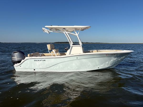 2016 SeaFox Commander 226