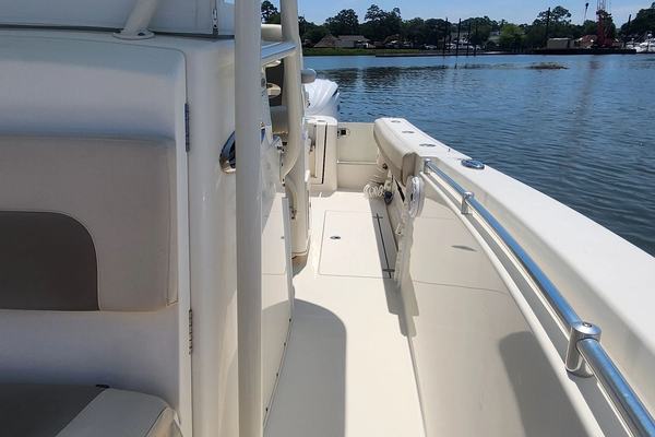 2017 Cobia 277 CC