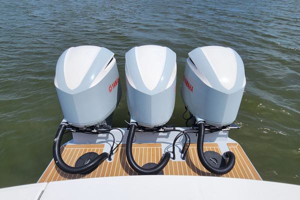 2017 Regulator 34