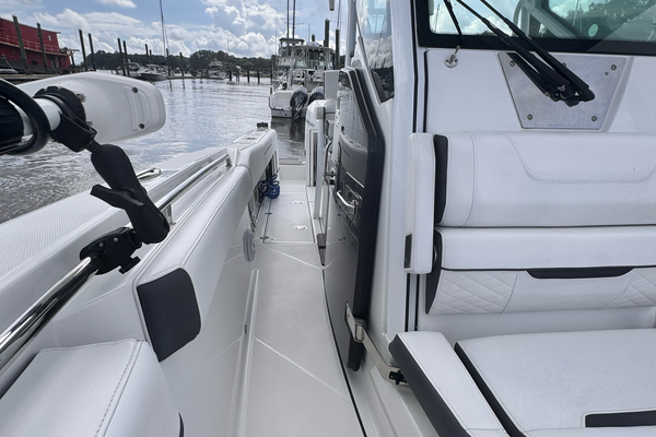 2023 Blackfin 272 CC