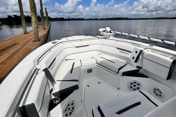 2023 Blackfin 272 CC