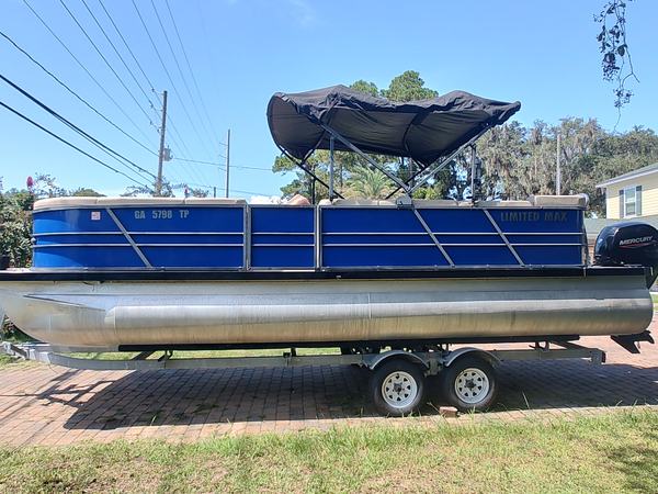 2023 Mossimo Marine P-24 Limited Max Pontoon