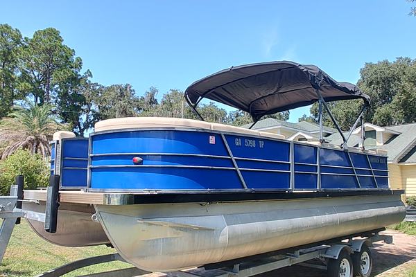2023 Mossimo Marine P-24 Limited Max Pontoon