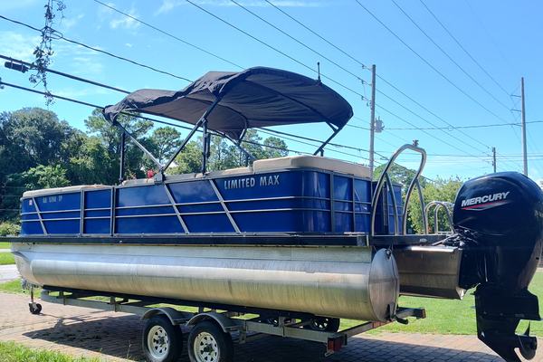 2023 Mossimo Marine P-24 Limited Max Pontoon