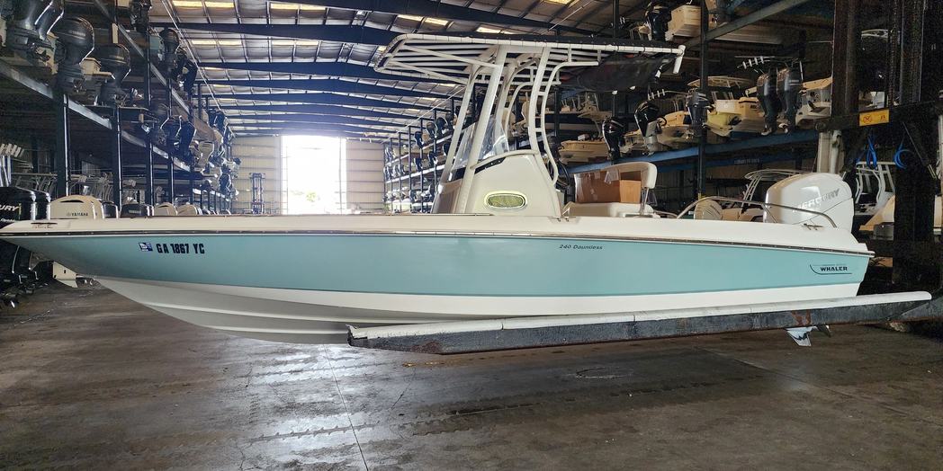 2016 Boston Whaler 240 Dauntless